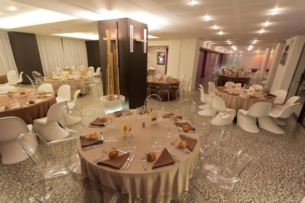 Le Rex Hotel Tarbes Ngoại thất bức ảnh