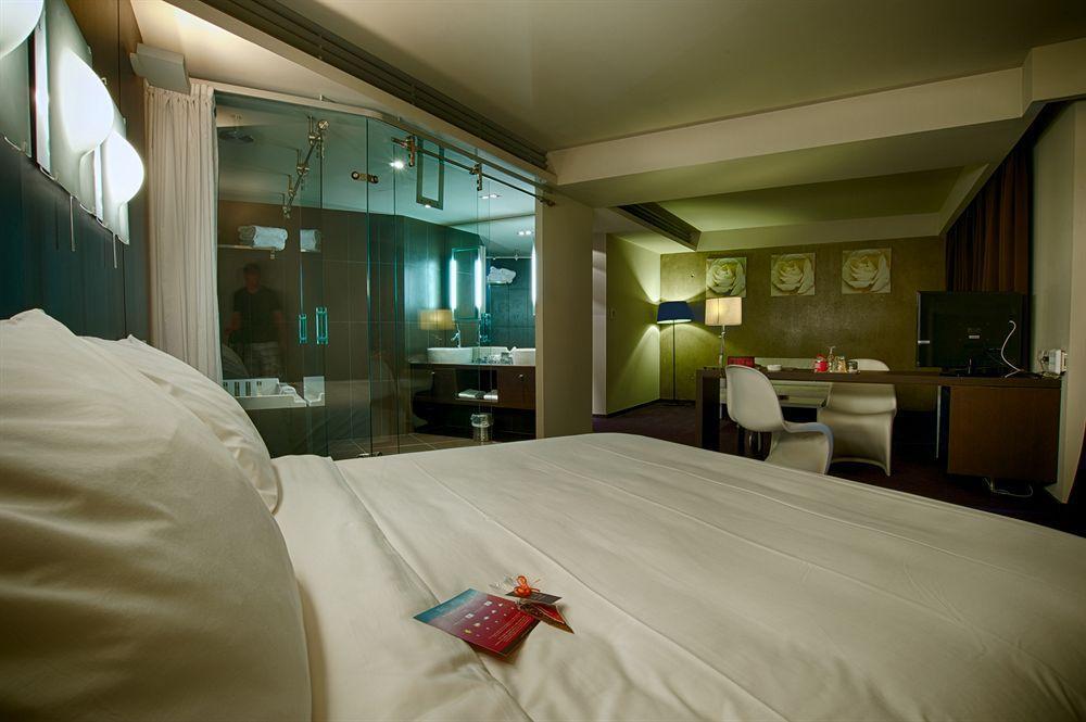 Le Rex Hotel Tarbes Ngoại thất bức ảnh