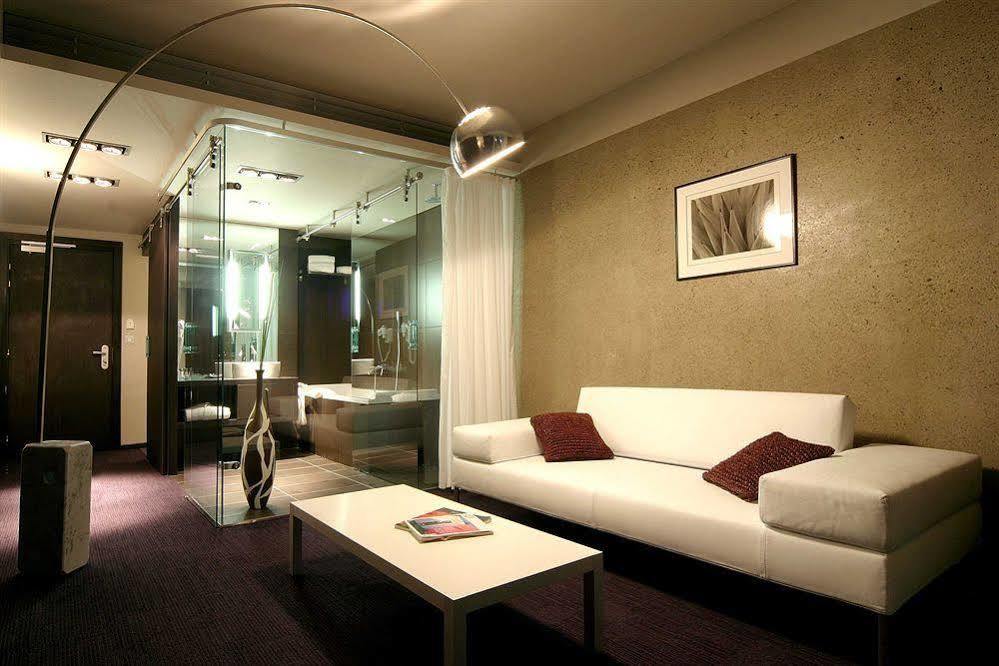 Le Rex Hotel Tarbes Ngoại thất bức ảnh