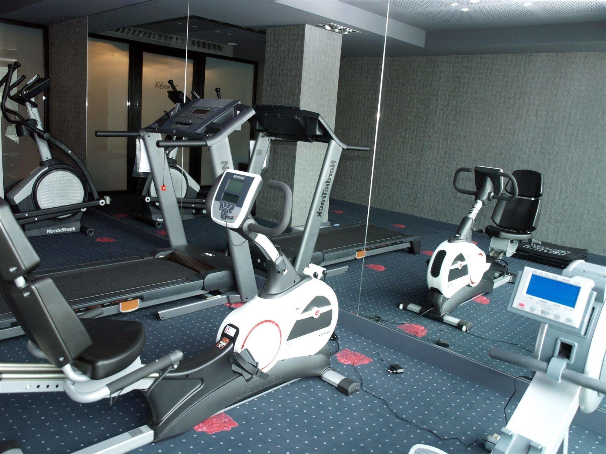 Le Rex Hotel Tarbes Ngoại thất bức ảnh
